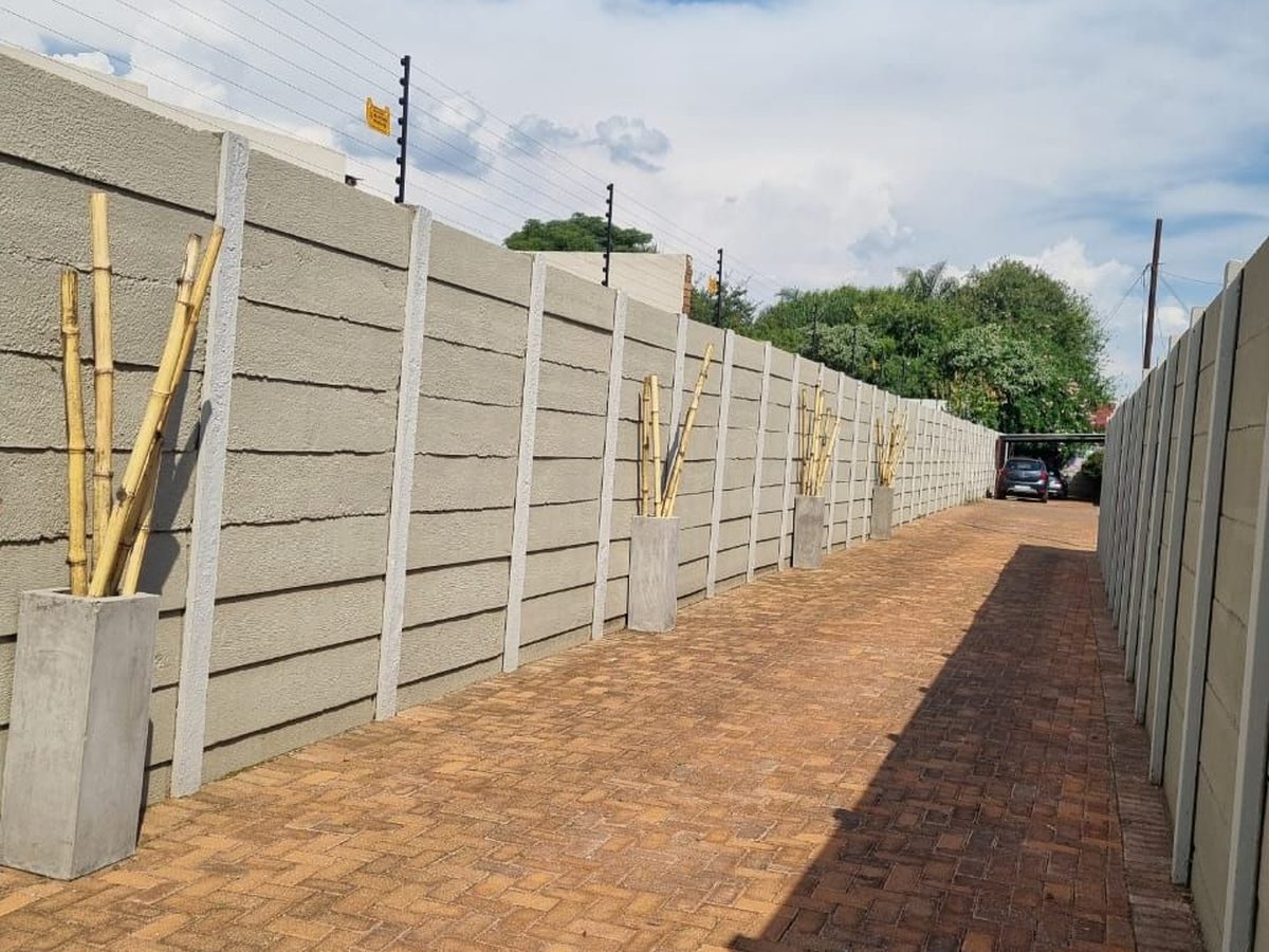 Long vibracrete boundary wall