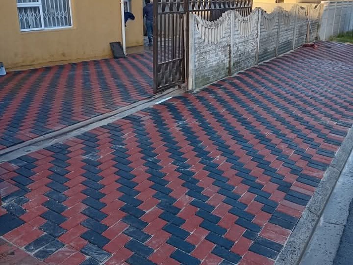 Decorative paving pattern
